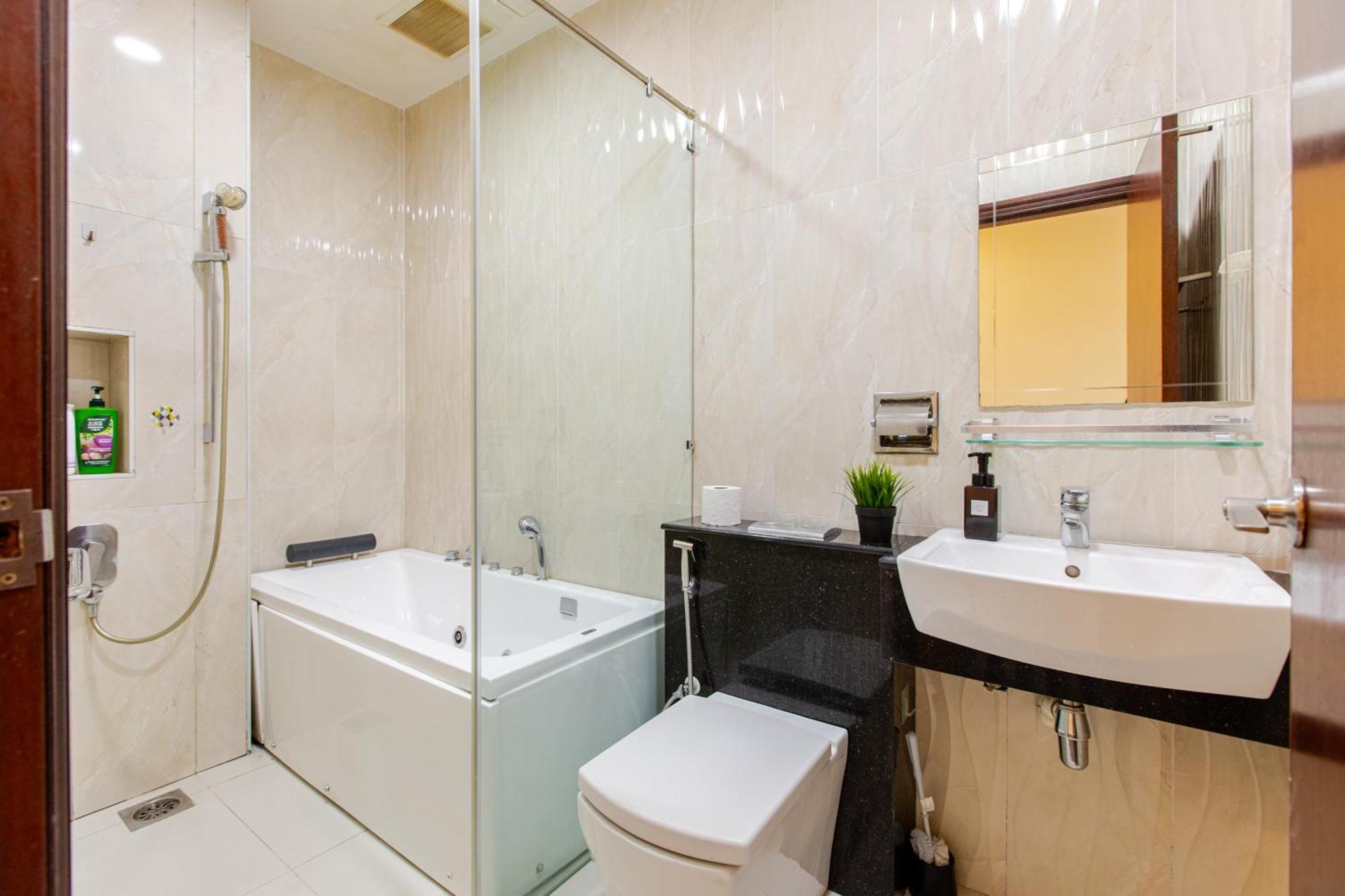 Paragon Suites Studios With Private Jacuzzi Near Ciq Rts Johor Bahru Exterior foto