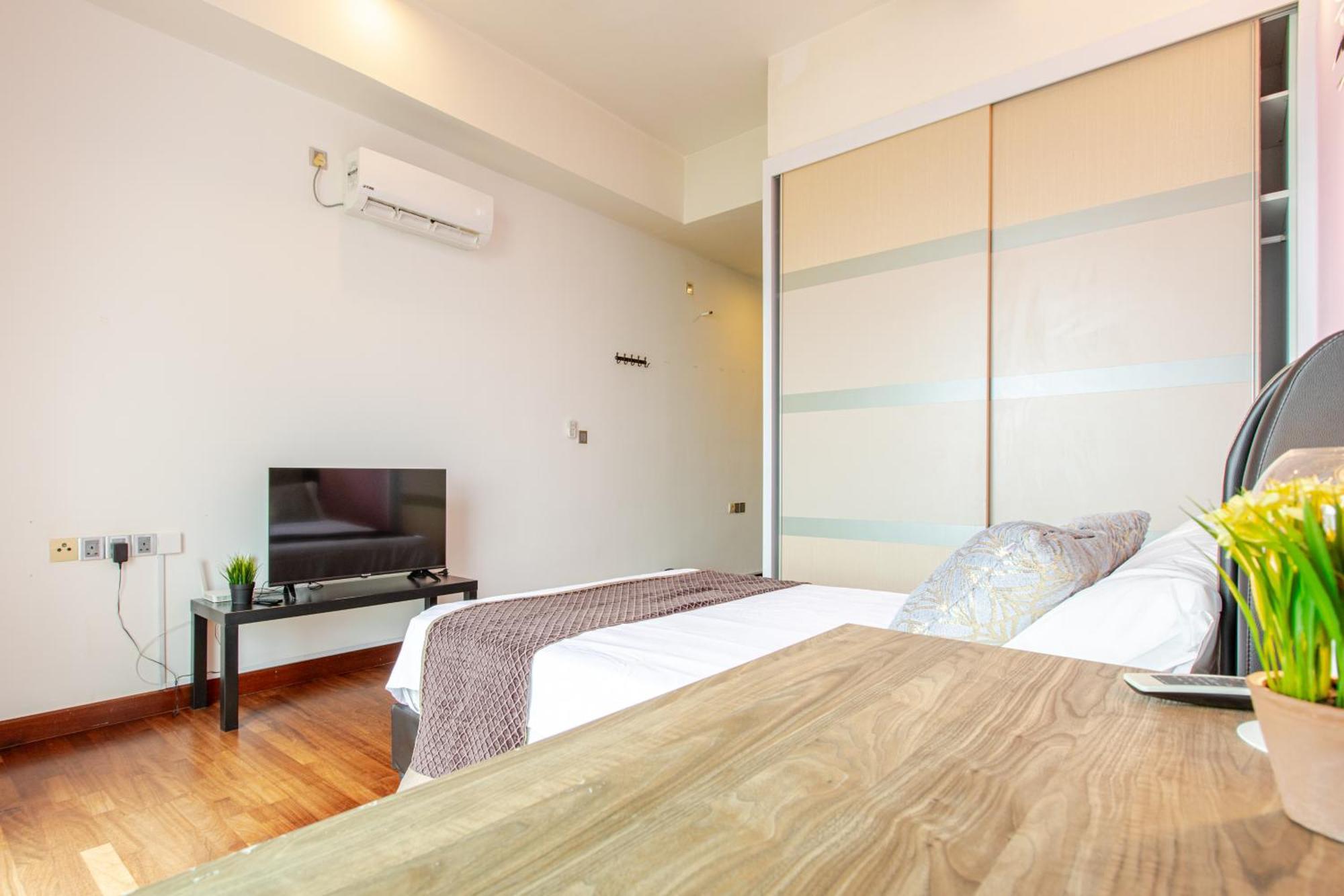 Paragon Suites Studios With Private Jacuzzi Near Ciq Rts Johor Bahru Exterior foto