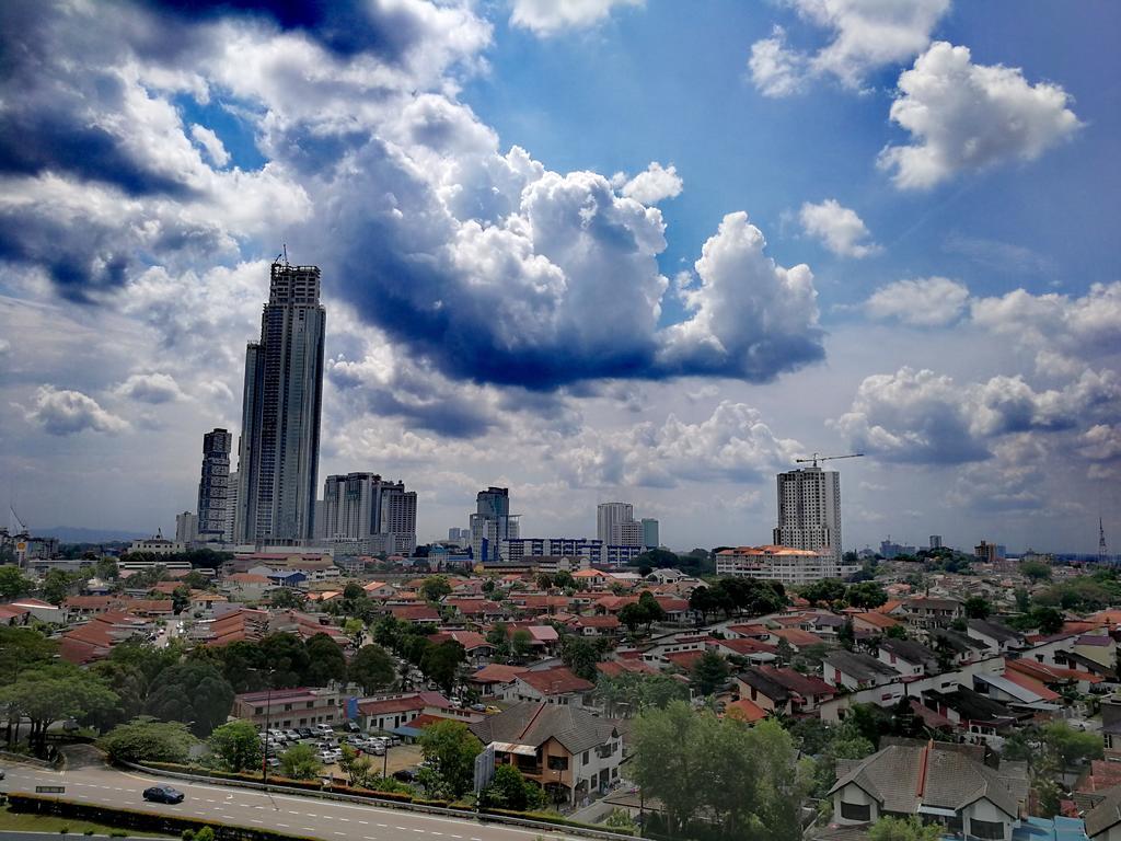 Paragon Suites Studios With Private Jacuzzi Near Ciq Rts Johor Bahru Exterior foto