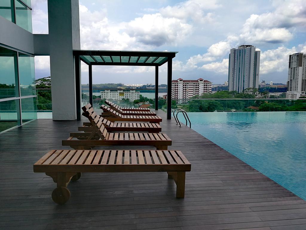 Paragon Suites Studios With Private Jacuzzi Near Ciq Rts Johor Bahru Exterior foto